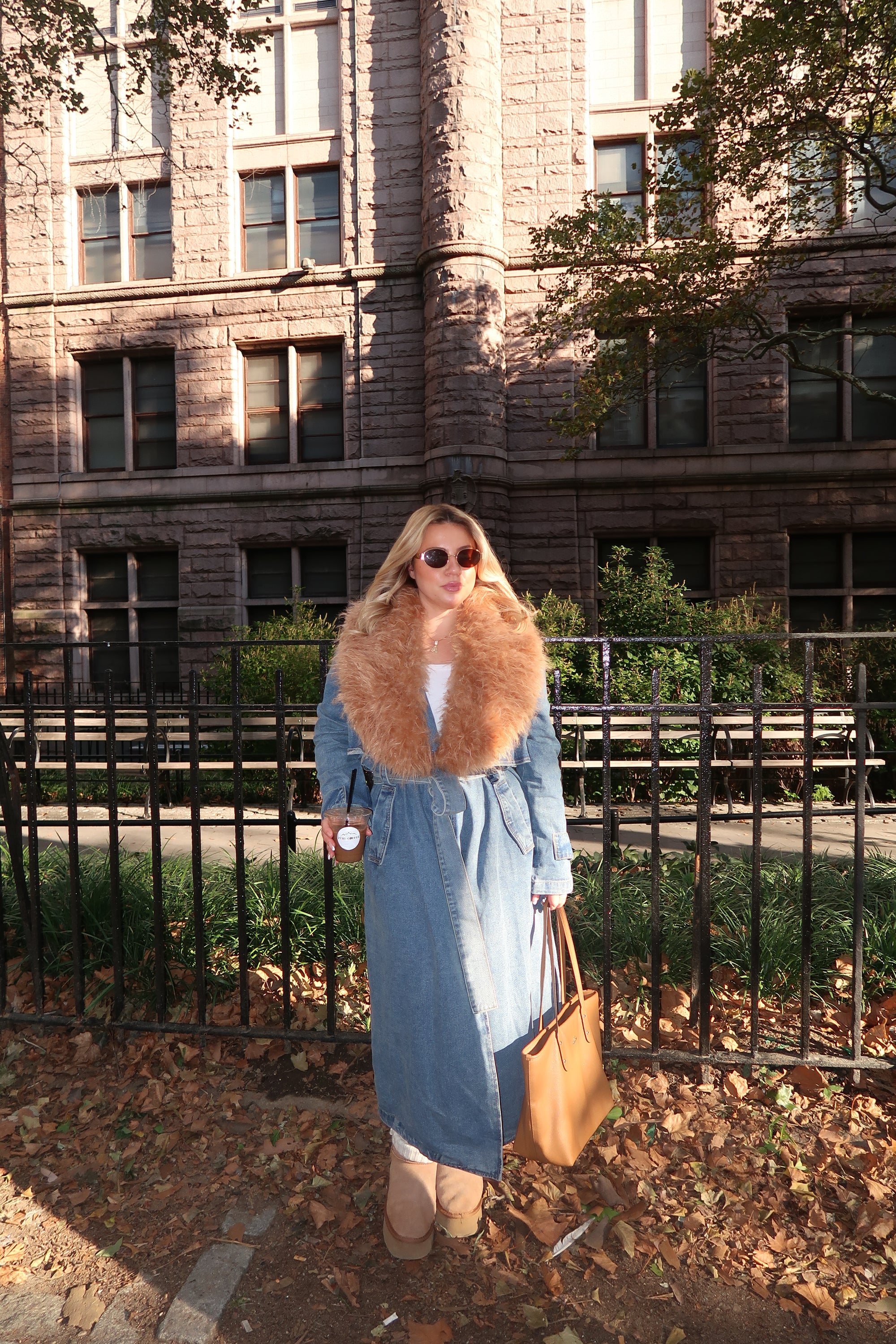 Women’s Long Denim Coat with Oversized Faux Fur Collar – Luxe 2025 Outerwear