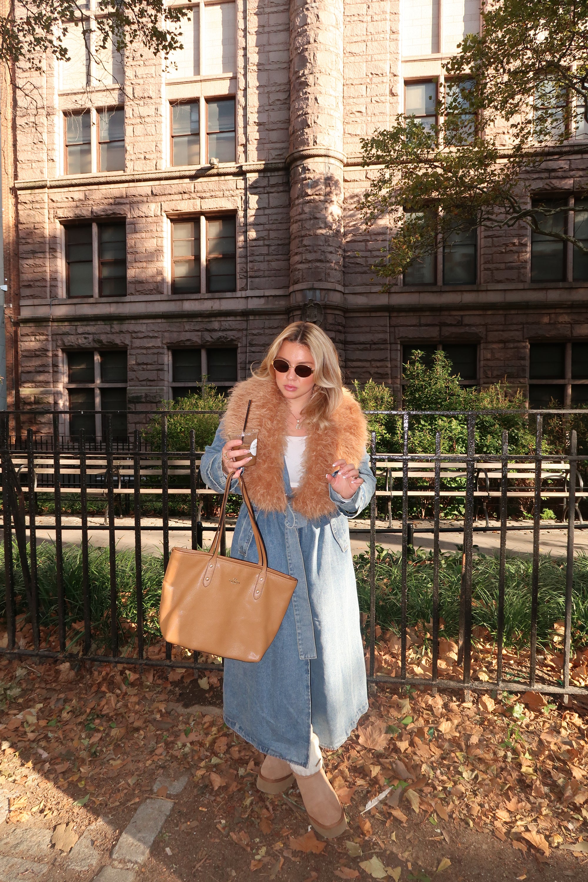 Women’s Long Denim Coat with Oversized Faux Fur Collar – Luxe 2025 Outerwear