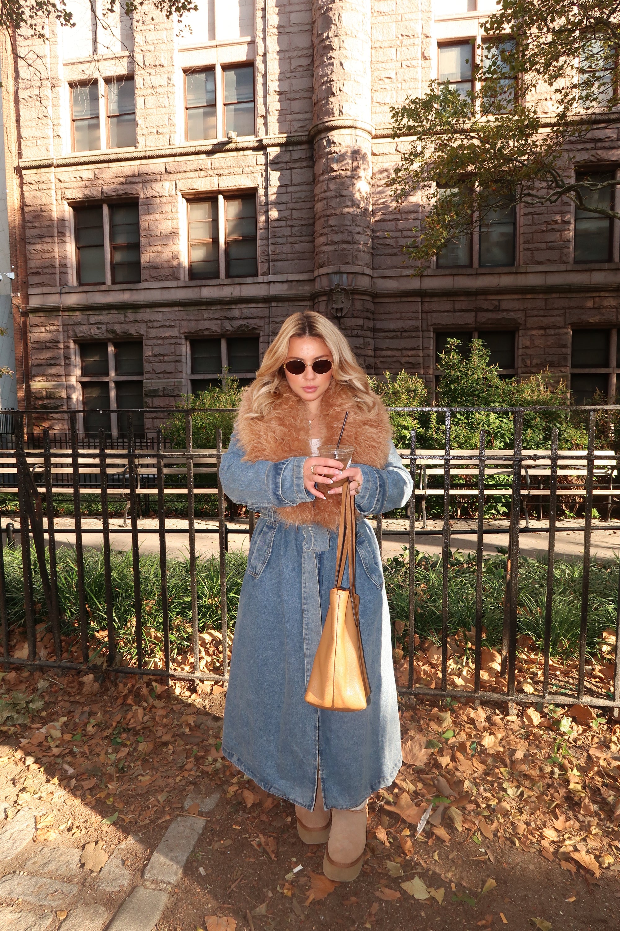 Women’s Long Denim Coat with Oversized Faux Fur Collar – Luxe 2025 Outerwear