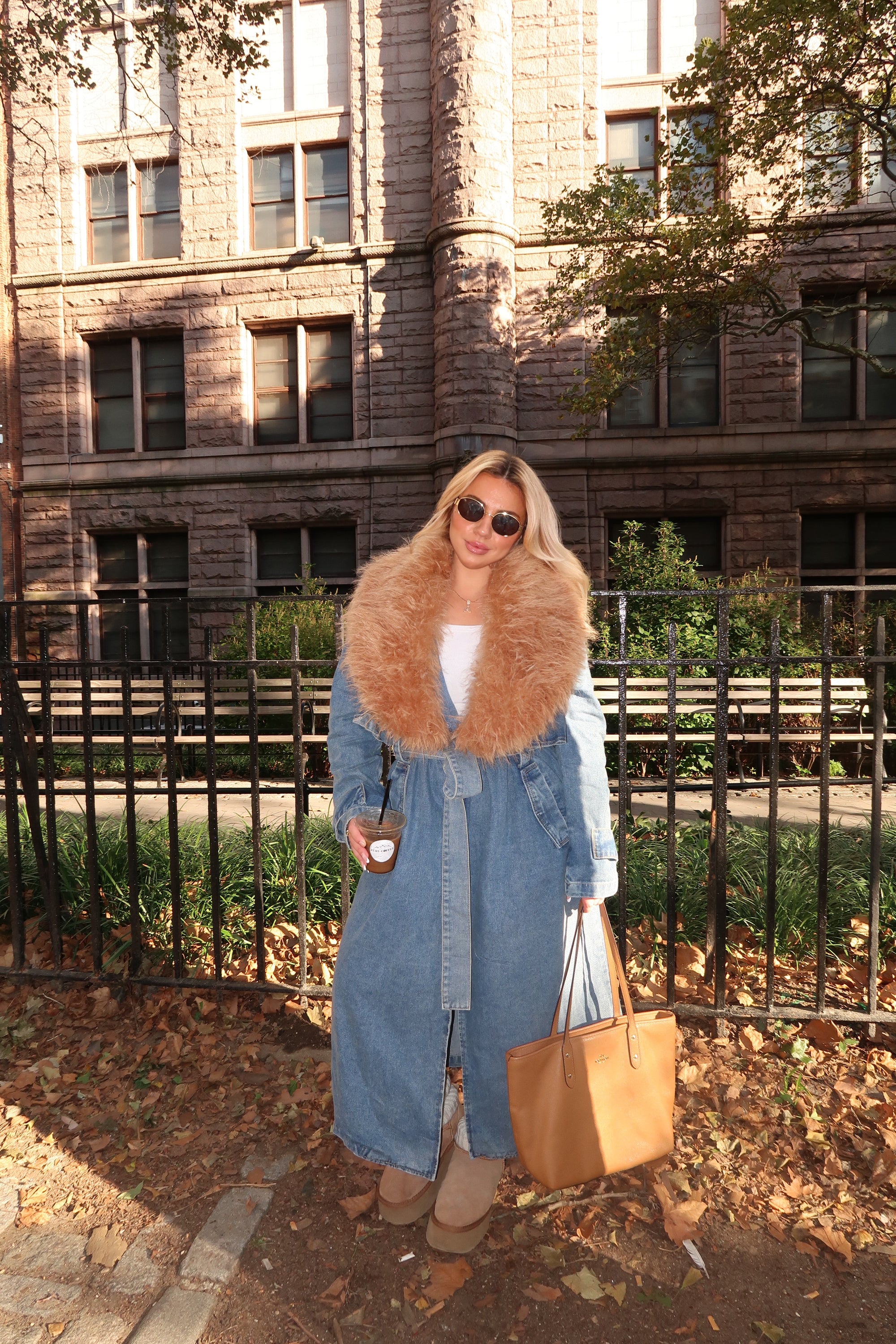 Women’s Long Denim Coat with Oversized Faux Fur Collar – Luxe 2025 Outerwear